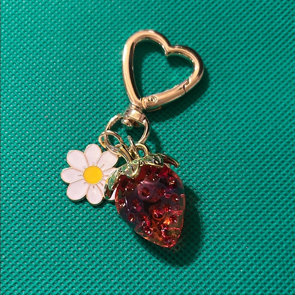 Heart-Shaped Gold Keychain with Strawberry and Daisy